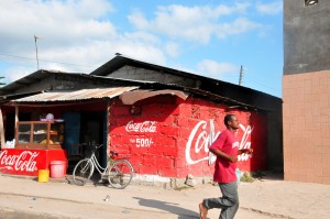 【アメリカ】コカ・コーラ、アフリカの持続可能な成長に向けて50億ドルを追加援助