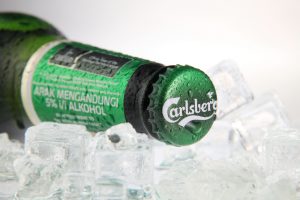 【デンマーク】カールスバーグ、木繊維を素材とした「グリーンファイバーボトル」の新デザインを発表