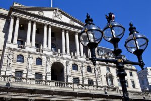 【イギリス】中央銀イングランド銀行、気候変動リスク対策で政策方向性を表明。TCFDにも言及