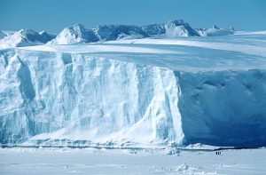 【南極】ラーセンC棚氷、南極大陸から分離。東京23区の9倍の面積、厚さは東京タワーに匹敵