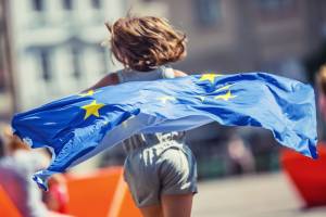 【EU】欧州委員会、男女賃金格差解消と非常勤取締役女性比率40%以上掲げ、新たなアクション