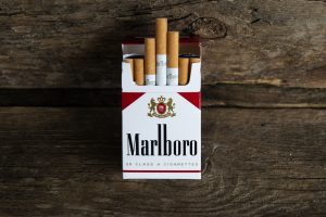 【イギリス】フィリップモリス、消費者に全面禁煙を呼びかける新聞全面広告を掲載
