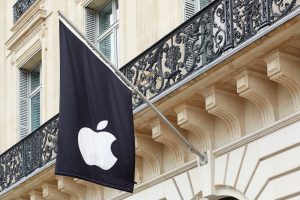【フランス】米アップルがNGO Attacの抗議活動停止を求めた裁判、NGO側が勝訴。表現の自由