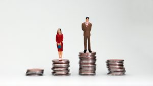 【イギリス】男女間賃金格差報告法が初年度の報告締切。78%の企業・機関で男性厚遇