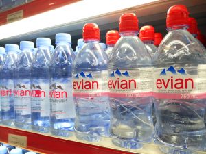 【フランス】ダノン、2025年までにバイオプラスチック100%のペットボトルを商用化。脱プラスチック先導