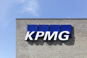 【イギリス】KPMG、利益相反の批判受け、監査担当企業でのコンサルティング業務停止