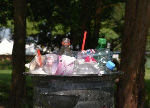 【国際】UNEPとWRI、使い捨てプラスチックに関する国際動向レポート発表。政府による法規制強化要請