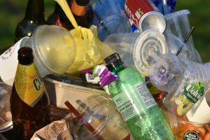 【イギリス】政府、廃棄物リサイクルの包括政策案公表。プラスチック容器課税やDRS導入等