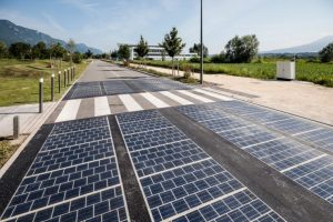 【フランス】太陽光発電パネル幹線道路の実地実験が失敗。発電量が想定に届かず。政府は実験仕切り直し