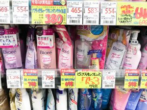 【日本】花王、プラスチック削減アクション発表。製品貼付販促シール全廃、詰替え用品の本体化等
