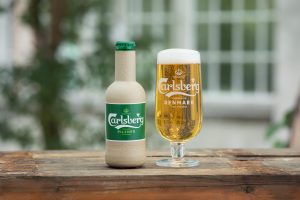 【デンマーク】カールスバーグ、世界初紙製ビールボトル「グリーンファイバーボトル」の試作品発表。CO2削減