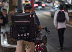 【日本】Uber Eats、配達員が労働組合結成。プラットフォーム型ビジネスのオンコールワーカー