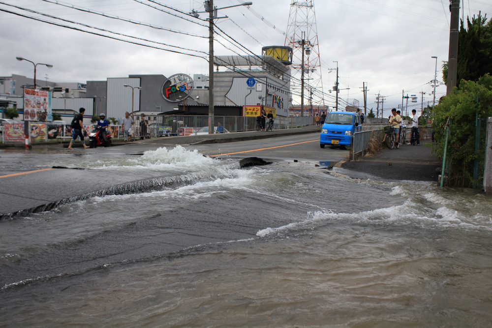 【日本】トヨタ自動車とウェザーニュース、豪雨時の道路冠水リアルタイム検知で実証実験開始 1