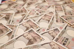 【日本】全国金融機関、中小向け実質無利子・無担保の制度融資受付開始。持続化給付金と特別給付金も