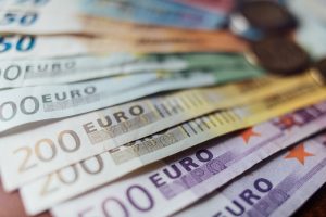 【EU】欧州議会、新型コロナで銀行の自己資本要求規則の暫定緩和を可決。個人や中小企業向け融資拡大狙う
