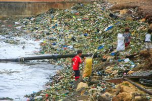 【イギリス】ロンドン市、インドネシアのプラスチック廃棄物対策で提言。英企業の海外展開後押し