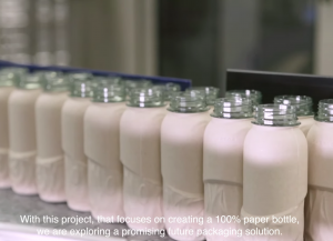 【ヨーロッパ】コカ・コーラ、紙製飲料容器のプロトタイプを発表。ベンチャーと協働