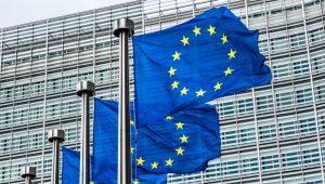 【EU】欧州委、将来危機に備えた産業戦略発表。中小企業支援やEU非加盟国からの補助金規制強化も