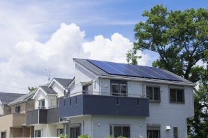 【日本】政府検討会、戸建住宅への太陽光発電導入義務化検討へ。省エネ基準も大幅引上げ