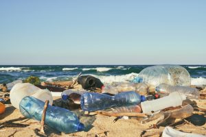 【国際】OECD、包括的なプラスチック対策報告書発表。海洋プラと気候変動の両面で政策強化提言