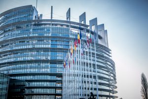 【EU】欧州議会、ETS規制強化と国境調整税の対象品目拡大を決議。EU理事会との交渉へ