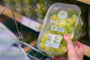 【イギリス】M&S、生鮮食品で賞味期限の表示廃止。青果物80%以上対象、食品ロス削減
