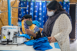 【バングラデシュ】ファストリとUNHCR、ロヒンギャ難民支援で協働。縫製技術トレーニング提供、1.1億円拠出