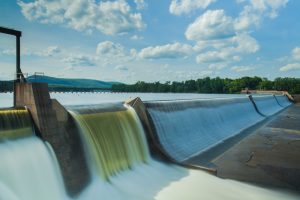【国際】IRENA、政府関係者向けの水力発電の課題に関する報告書を発表。気候リスク、水管理、生態系への考慮を指摘