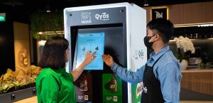 【インドネシア】ネスレ、リフィル型自販機を実証導入。製品情報QRコード化、包装削減