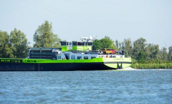 【オランダ】ナイキ、世界初の燃料電池内陸型コンテナ船輸送開始。FPSが就航