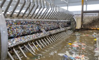 【国際】廃プラ・リサイクルの洗浄水が新たなマイクロプラスチックの汚染源。学術論文