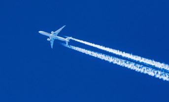 【アメリカ】アメリカン航空、飛行機雲発生抑制による温室効果削減で研究成果。54%減