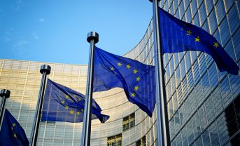 【EU】欧州委、ESRSを採択。EFRAGはセクター別ESRS策定に着手。ISSBとの相互運用性確保も