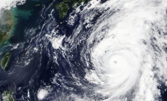 【日本】環境省、気候変動の台風激甚化シミュレーション発表。河川氾濫や高潮浸水リスク上昇