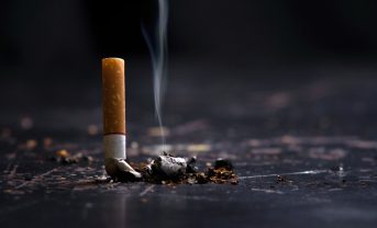 【イギリス】スナク首相、禁煙法制定の意向。2009年以降生まれは生涯禁煙。電子たばこ規制強化も