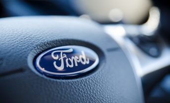 【アメリカ】フォード、新型3列シートEVの発売を2027年に延期。ガソリン車のハイブリッド転換先行
