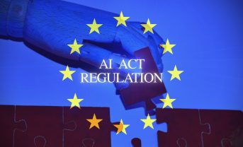 【EU】AI法施行。今後4段階で規制発動。欧州委は任意規範「AI協定」の早期署名促す