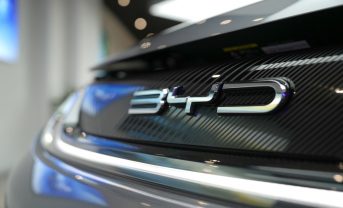 【ブラジル】外務省、BYDに対する臨時就労ビザ停止。請負建設会社の従業員人権侵害