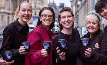 【イギリス】飲食大手3社、共通テイクアウト容器デポジット制度「Borrow Cup」始動。グラスゴー市