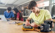 【アメリカ】ブラックロック財団、短大学生研修プログラムに1.5億円。建設・高度製造業人材確保