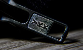 【日本】YKK、ファスナー用アルミ合金を100%低炭素アルミニウムに転換。再エネ活用