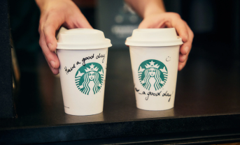 【ヨーロッパ】スターバックス、ホット飲料の容器・蓋でシリカ素材採用。プラスチック表面処理廃止