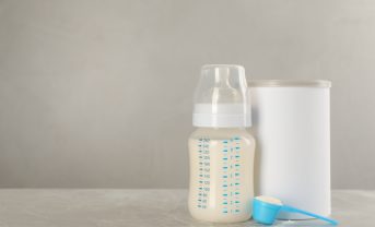 【国際】WHO、母子栄養2030年目標制定。粉ミルクやベビーフードのデジタルマーケ規制強化へ