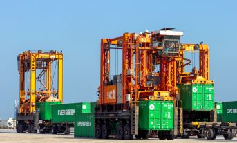 【EU】欧州委、港湾での電動ストラドルキャリアの共同購入で競争法上合法との見解
