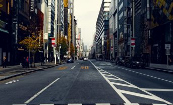 【日本】国交省、八潮市道路陥没事故で道路占有者に維持管理報告を義務化。水道、電気、ガス