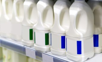 【イギリス】テスコ、持続可能な畜産サプライヤーに追加報酬支給。酪農、牛肉、豚肉、ラム