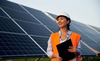 【国際】再エネ労働力、女性割合は2019年から進展なし。公正な移行に課題。IRENA