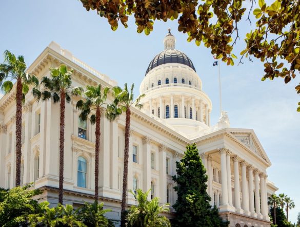 【アメリカ】カリフォルニア州、SB253とSB261の詳細ルール策定延期。テンプレートで対応