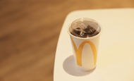 【日本】マクドナルド、コールドドリンクでストロー不要の蓋導入。紙製ストロー終了