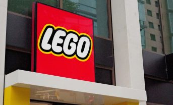 【国際】レゴ、製品梱包ラインの56％で使い捨てプラスチックバッグから紙製バッグへの移行を実現。2027年までに100%移行を目指す